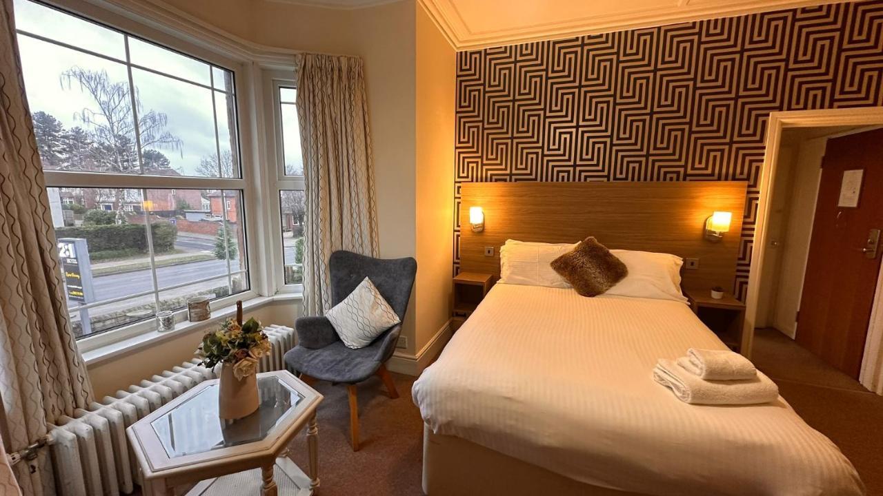 Pine Lodge Hotel & Restaurant 맨스필드 외부 사진