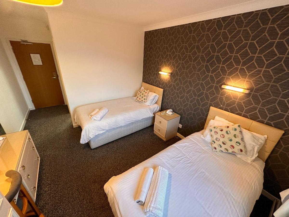 Pine Lodge Hotel & Restaurant 맨스필드 외부 사진