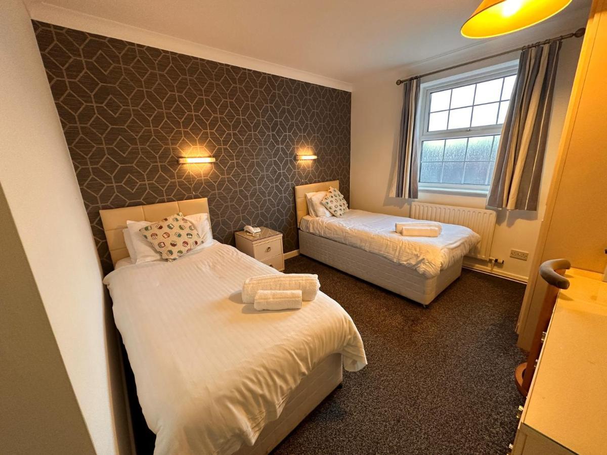 Pine Lodge Hotel & Restaurant 맨스필드 외부 사진