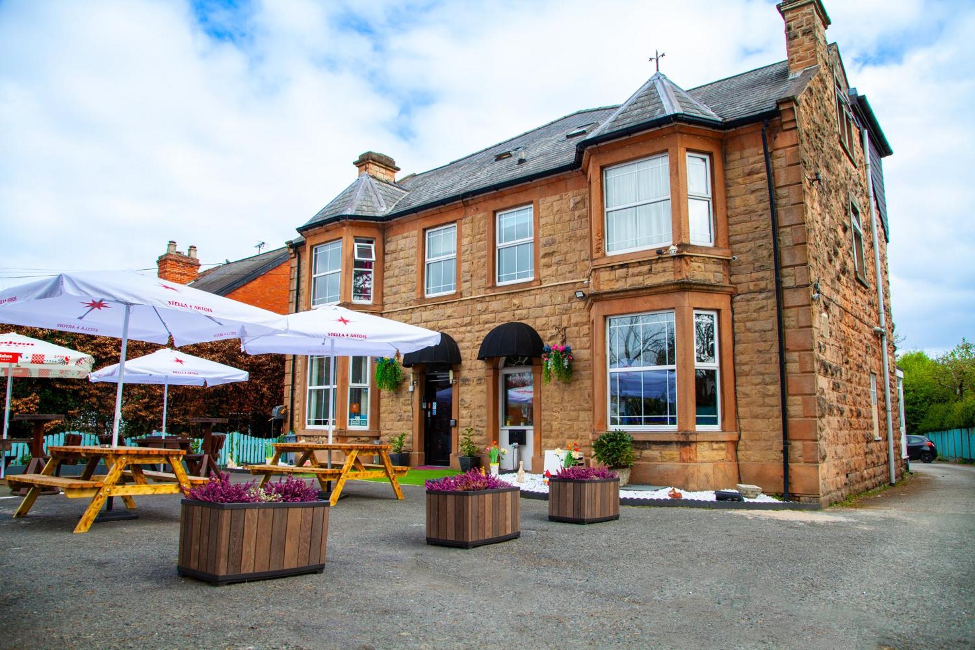 Pine Lodge Hotel & Restaurant 맨스필드 외부 사진